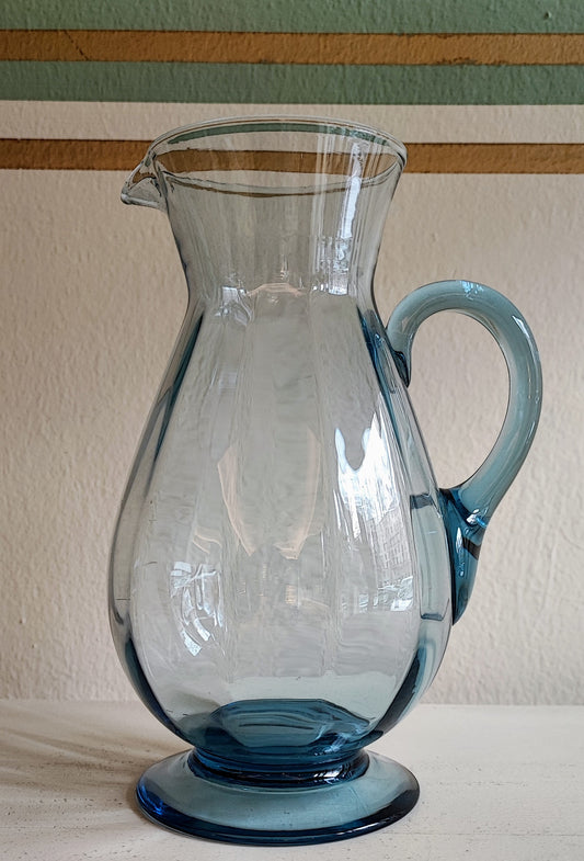Brocca in vetro azzurro