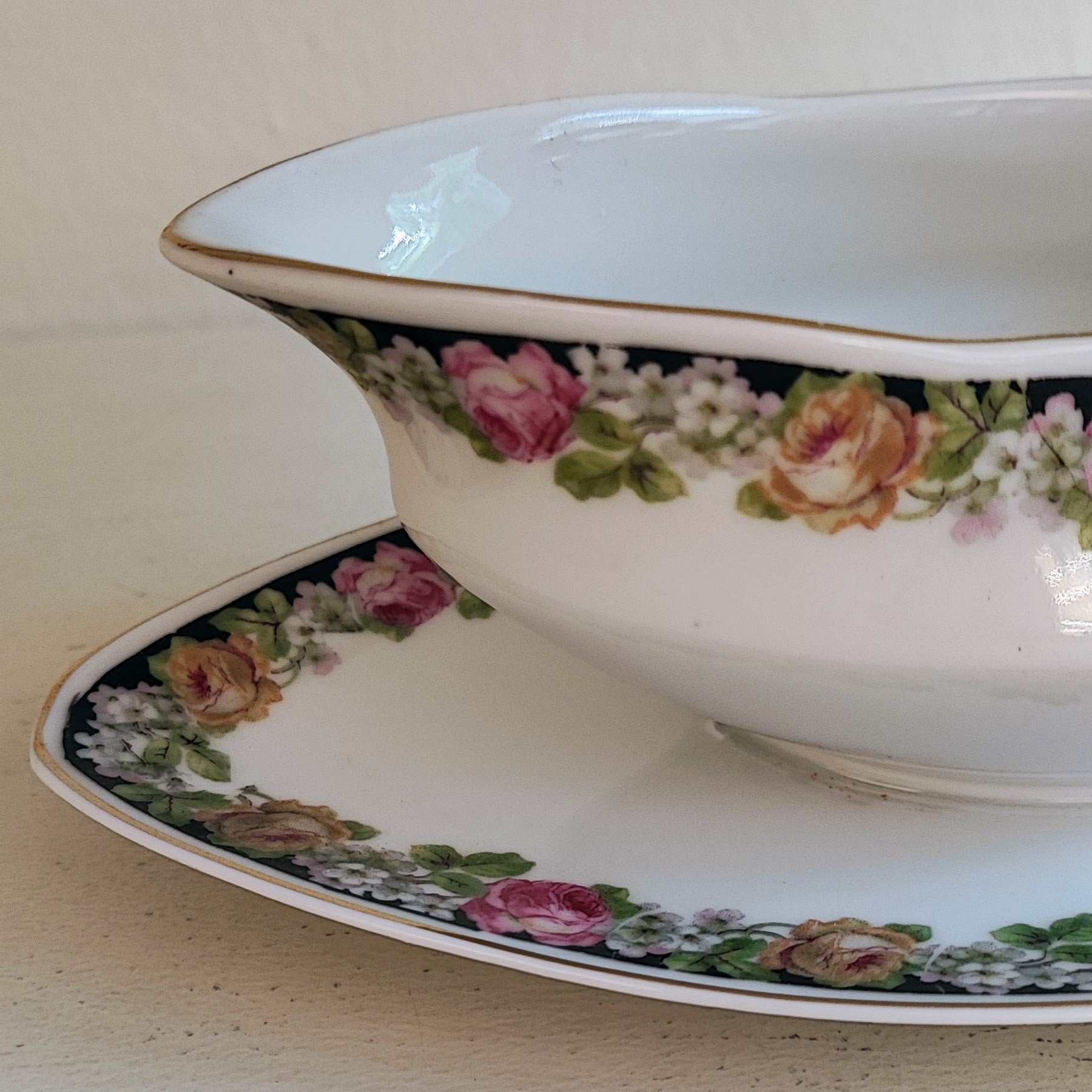 Gravy boat