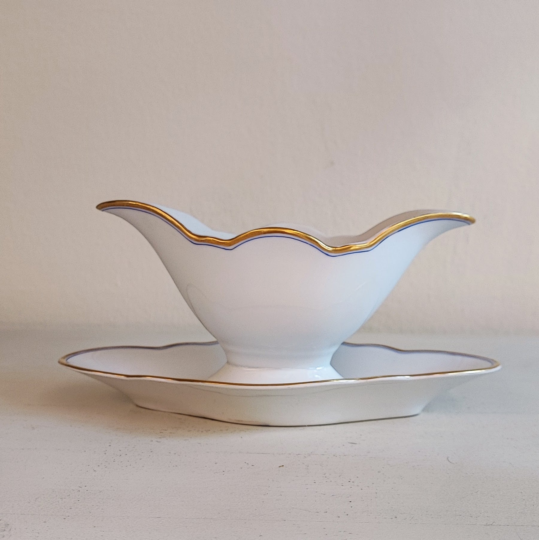 Gravy boat