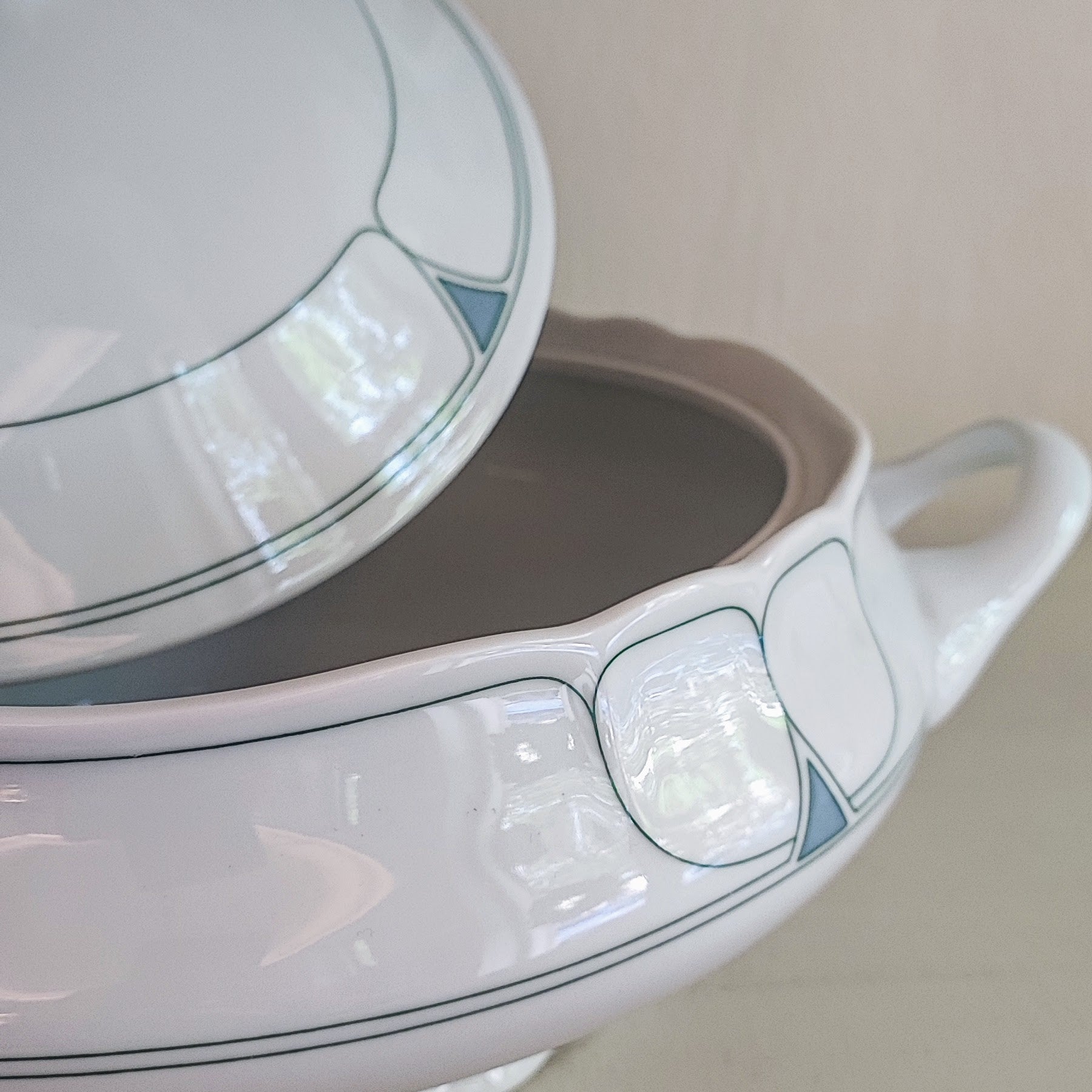 Gravy boat